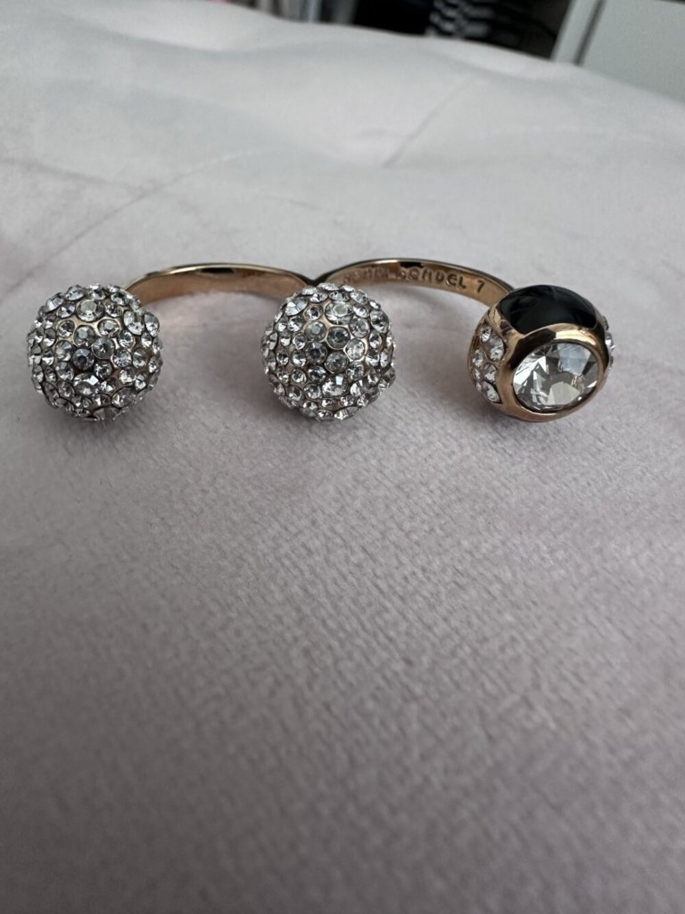 Henri Bendel double finger ring